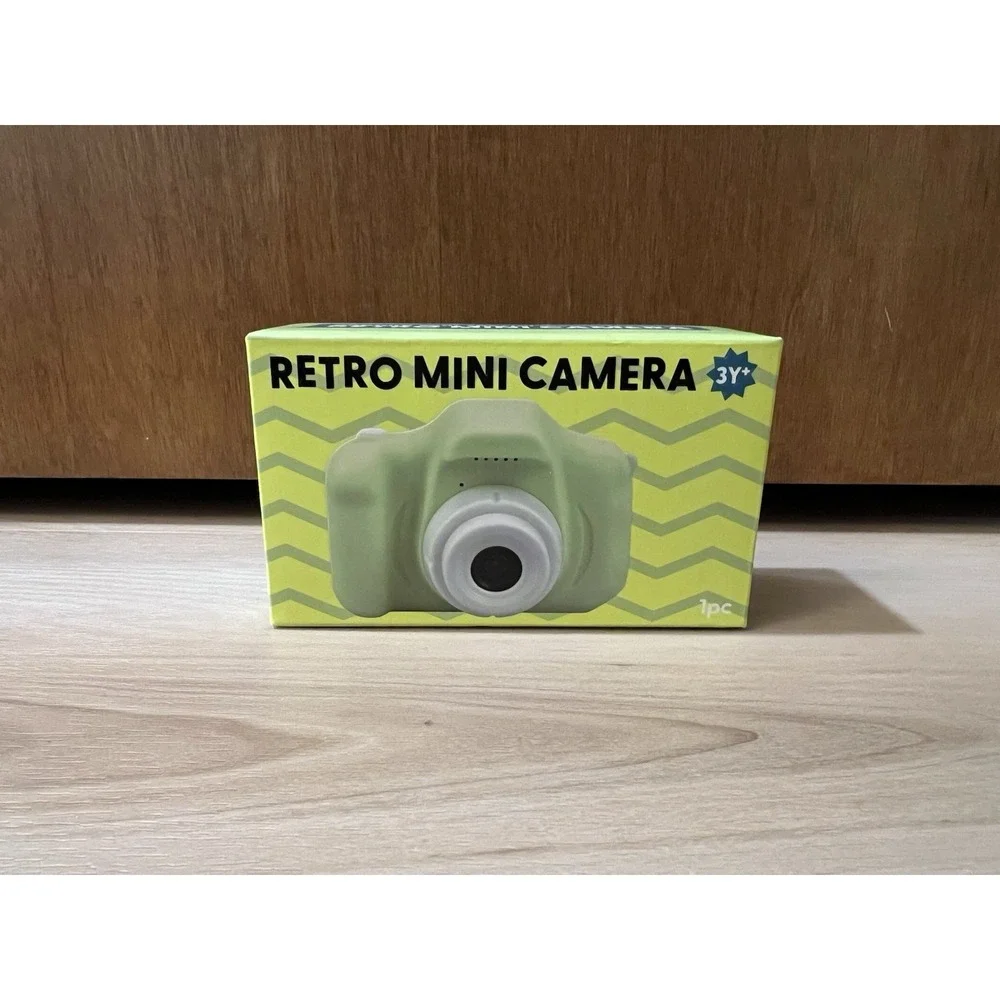 Retro Y2K Mini Camera for Kids 3Y+ Green USB holds‎ Up To 50 Pictures